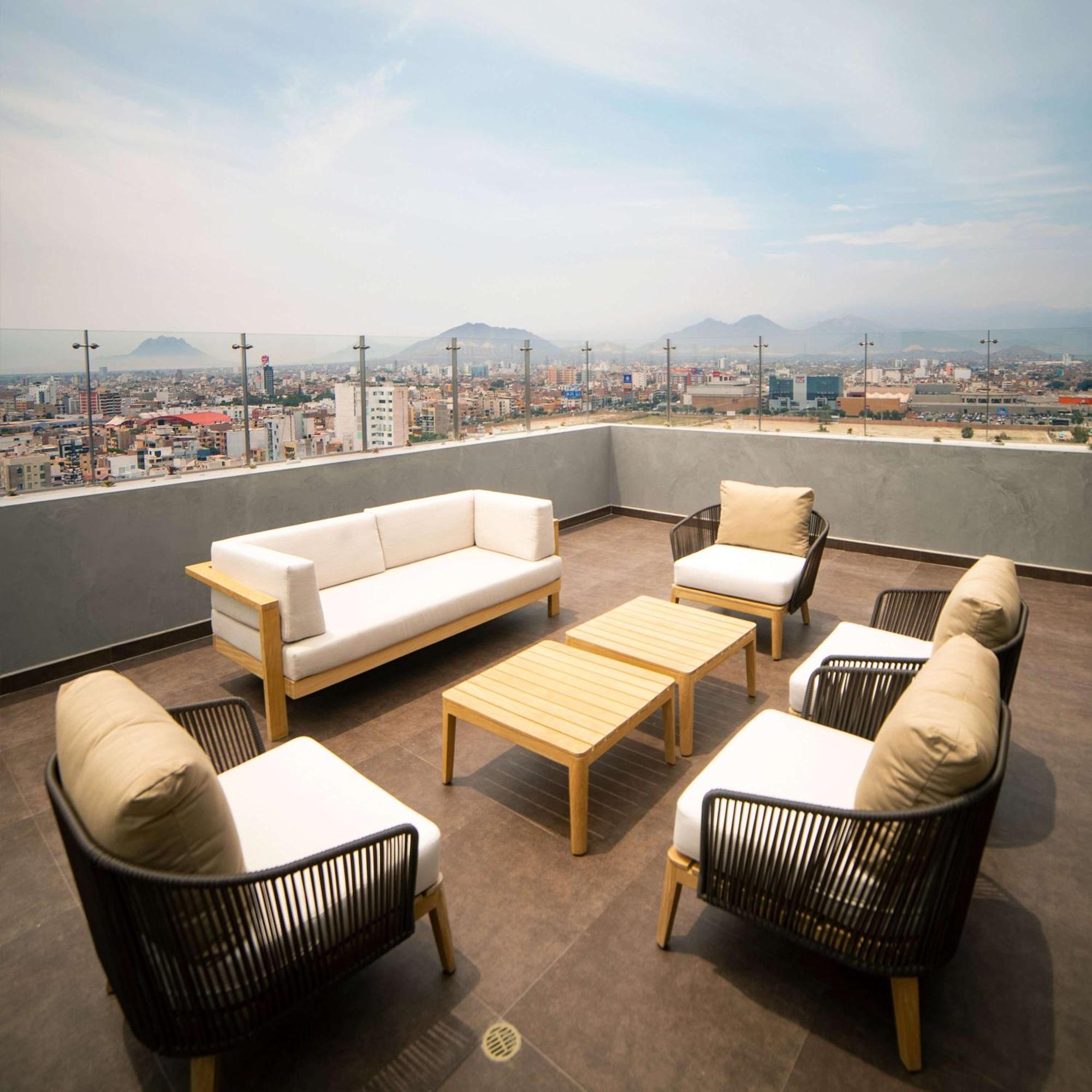Doubletree By Hilton Trujillo Hotell Encalada Exteriör bild