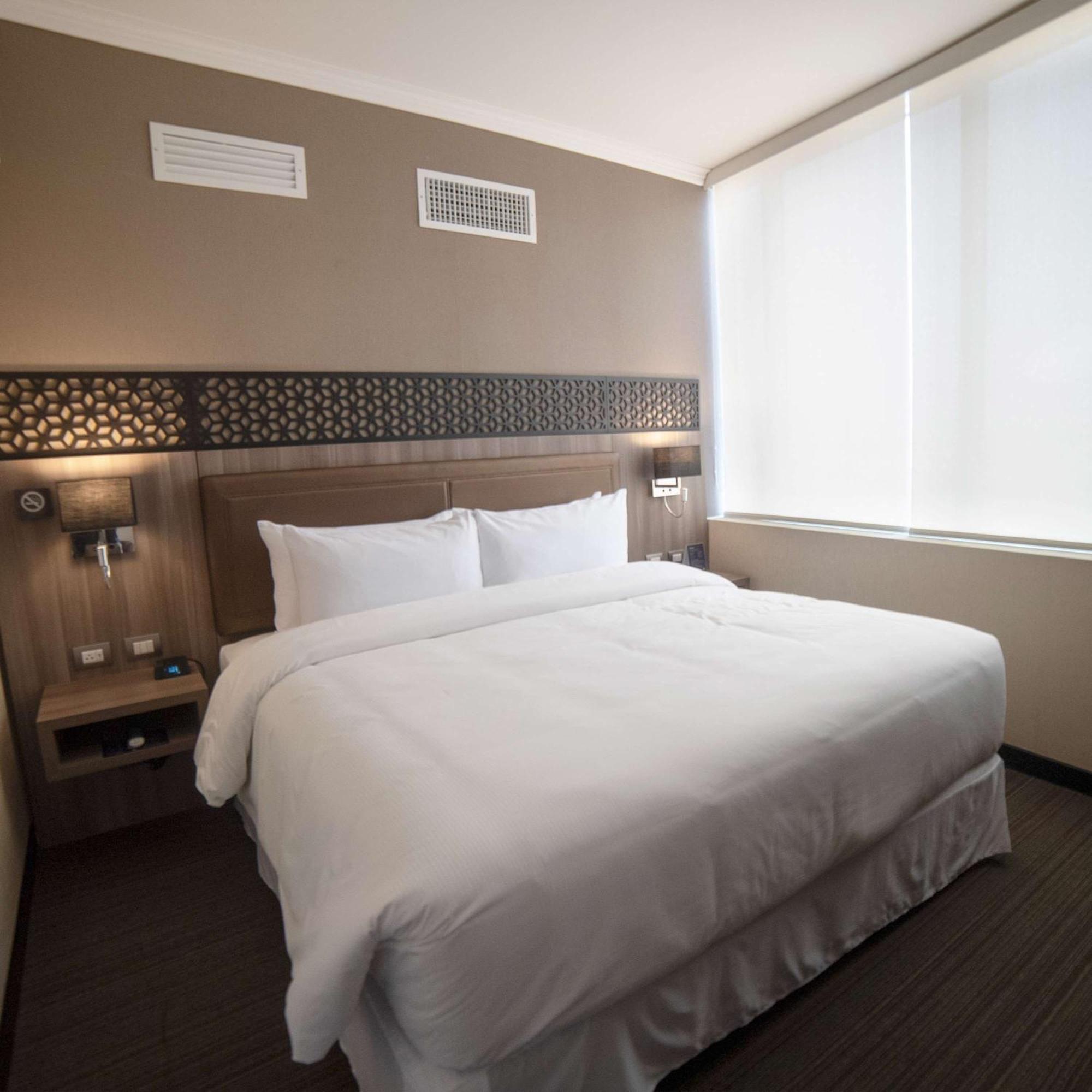 Doubletree By Hilton Trujillo Hotell Encalada Exteriör bild