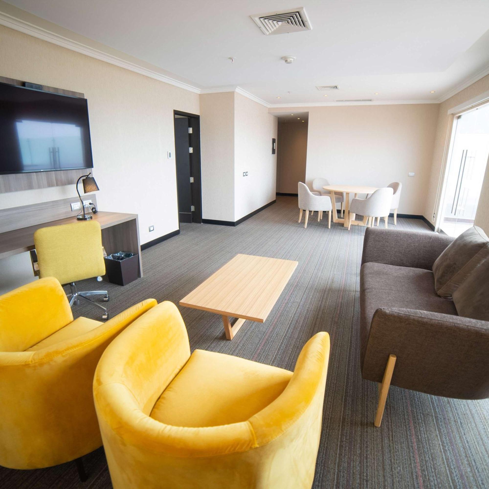 Doubletree By Hilton Trujillo Hotell Encalada Exteriör bild