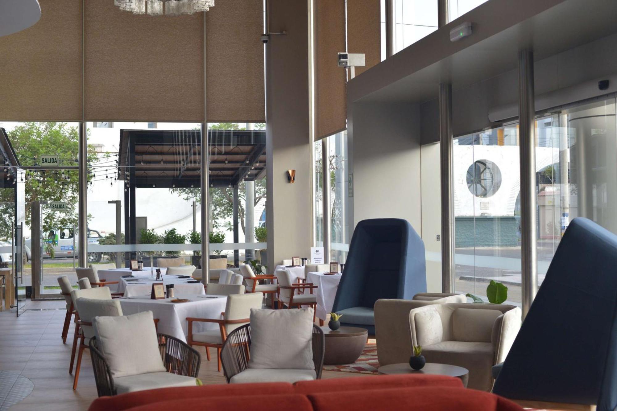 Doubletree By Hilton Trujillo Hotell Encalada Exteriör bild