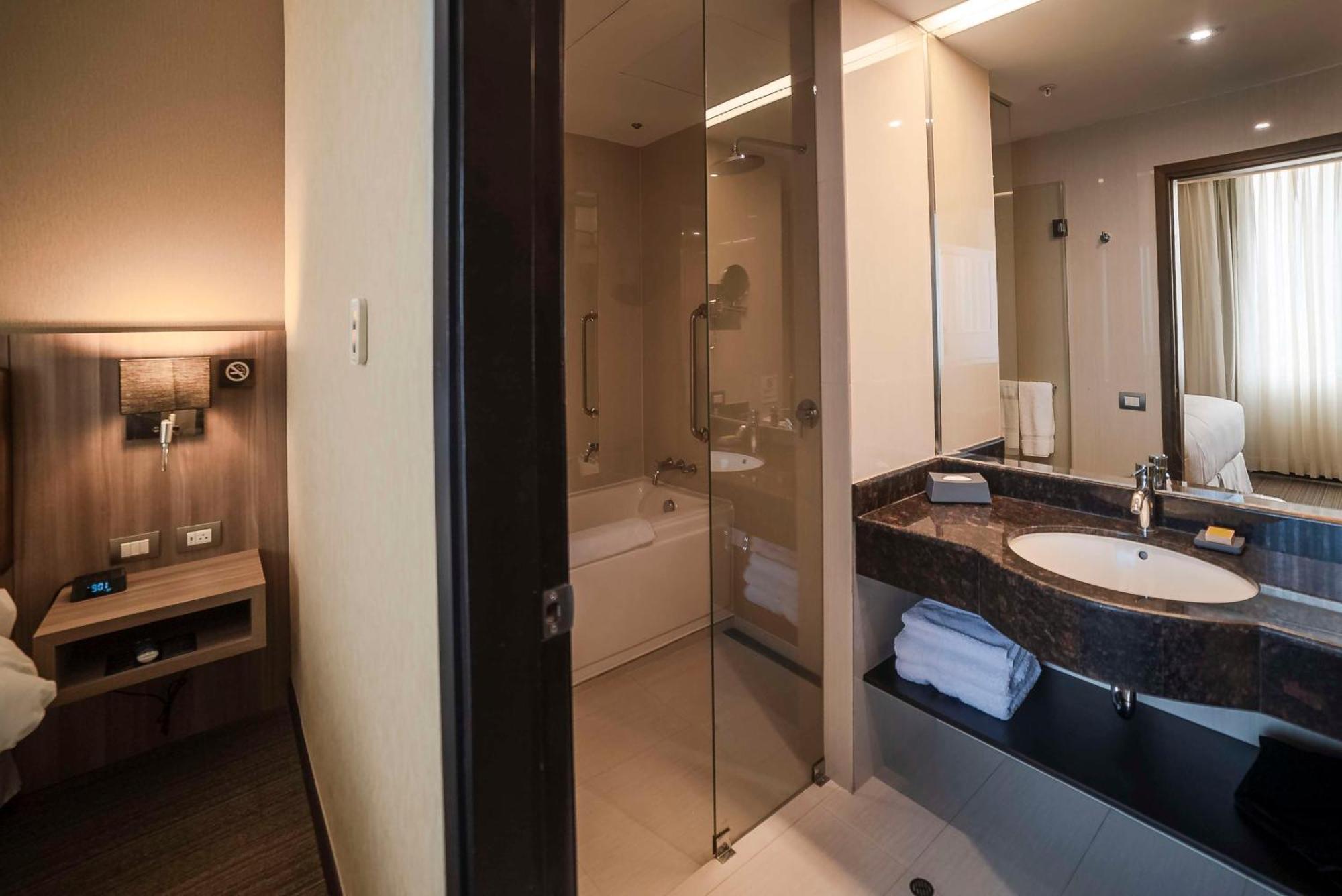 Doubletree By Hilton Trujillo Hotell Encalada Exteriör bild
